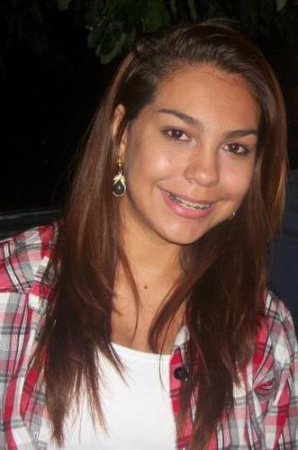 uma menina que ama a vida que leva,apaixonada pela a sua  família e o principal pelo o Luan Santana