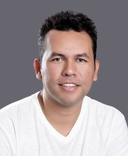 Sou Pastor, faço o que gosto e confio sempre em Deus.  Tenho uma familia que me ama e muitos filhos na @desatadoss.   Rumo a REDE JOVEM MIL em Natal  @JUMPNatal