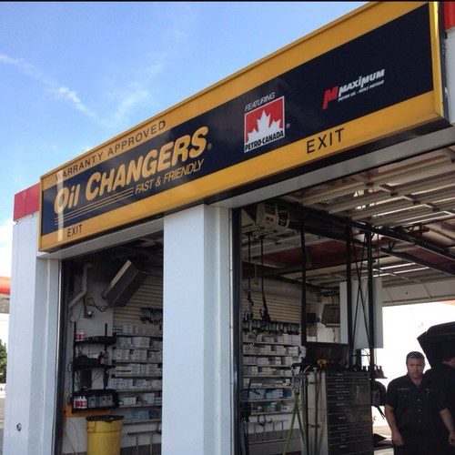 OilChangersON's profile picture. 