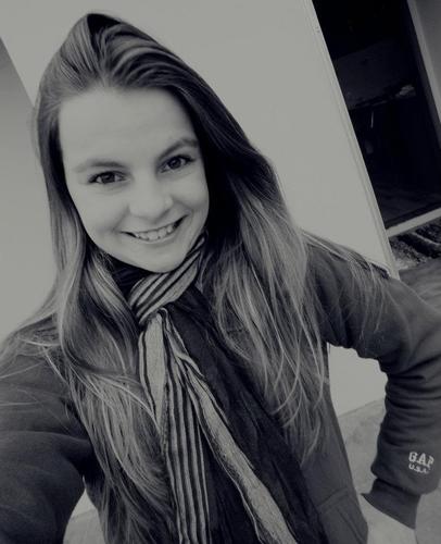 A vida me ensinou a dizer a deus as pessoas que eu amo, sem tirá-las do meu coração.. E fazer de conta que tudo está Bem !