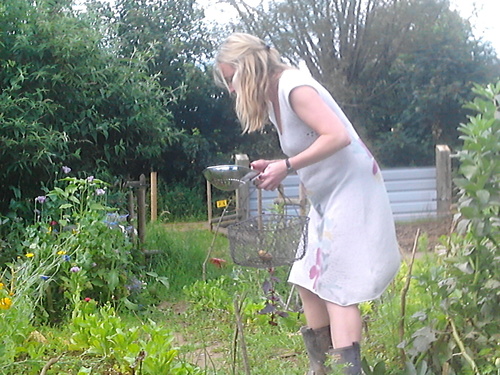 Mum and freelance writer who loves growing, cooking and eating from chaotic edible patchwork of a garden. Relishes rural life in the Cotswolds.