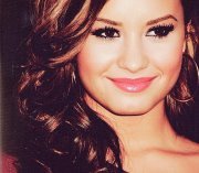 Força, Beleza, Perfeição. Demetria Devonne Lovato . Por todo termo, eu prefiro Guerreira .. ∞  Princess @ddlovato ♥  .. Im @BieberSeduces ;P follow! xx
