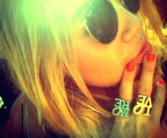 Ninguém consegue entender o que nós  fans sentimos, porque é magico.
Desde: 05/02/2012 (: