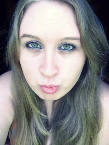 Às vezes o simples fato de não se importar com nada nem ninguém, já é um motivo para as pessoas se importarem com você ;D
Face: https://t.co/74OZxwIN9g