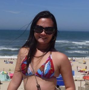 23 anos, Casada, amo minha família!!! Sou brasileira, nasci em Goiânia, mas vivo no momento em Portugal. Mooooorro de saudades do meu BRASIL!!!