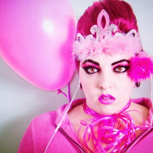 Photographer/ Make up arti/ Rockstar http://t.co/VHnb4fVMZT