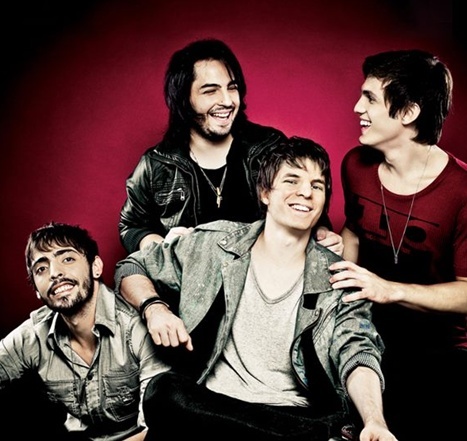 Fã Clube com o intuito de ajudar a  @bandaCAPSLOCK