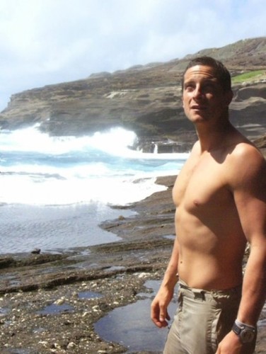 bear_grylls_bot's profile picture. 생존왕 베어 그릴스의 봇입니다. #PARODY#/생존왕의 디스커버리 복귀를 기원합니다/ #100%자동 봇입니다#