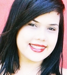 Geminiana, morena, olhos pretos, louca por moda, completamente viciada em todos meus amigos, e simplismente feliz!