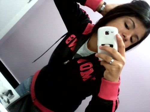 Não sou a garota mais certinha &&' nem a totalmente descontrolada. Não busco ser perfeita , mas sim ser eu mesma ...- Normal, Mamãe passou açucar em mim ♫  ∞