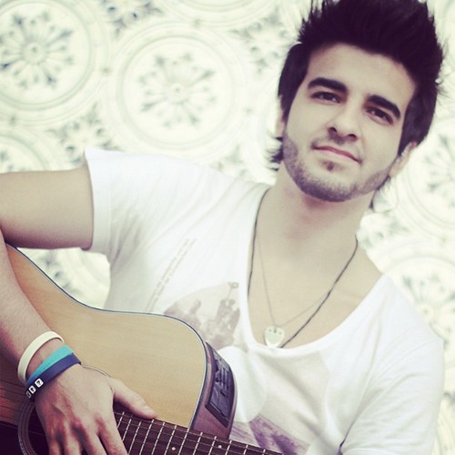 @GuiFares Líder e vocalista do @Elementoincomum, e Back vocal do @Dtoficial e separado para marcar essa geração! 
Santidade: Modo de Sobrevivência *-*