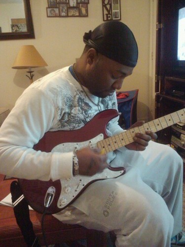 #TeamVictorNueman....#TeamCancer....#TeamRockstar....#AnythingWitStringsIplayIt.....27 year old guitar player with.....