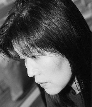 ShinKyungSook_B's profile picture. 소설가 신경숙의 작품에서 발췌한 문장을 주기적으로 랜덤트윗. / 작가 본인이 아닌 트윗봇입니다.