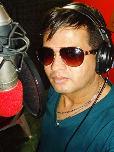Locutor Profissional, experiência em Rádio,Cerimoniais, locuções de eventos, Stúdios, Campanhas politicas, DRT 1008/02 emitido em 2002, e Vascaíno Feliz