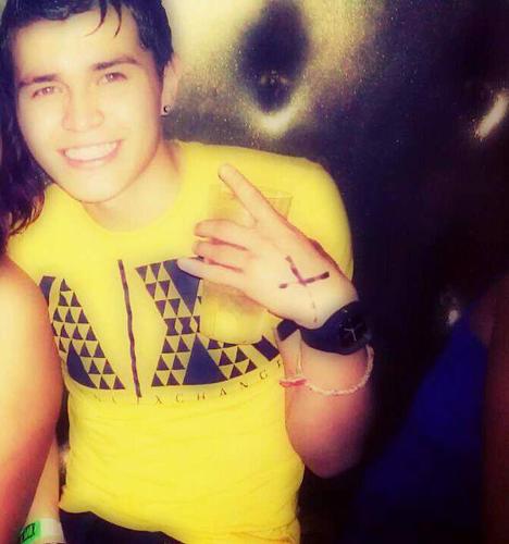 Cesar 18, Soccer is my passion, COLDPLAY* follow & i'll follow back;) 8)