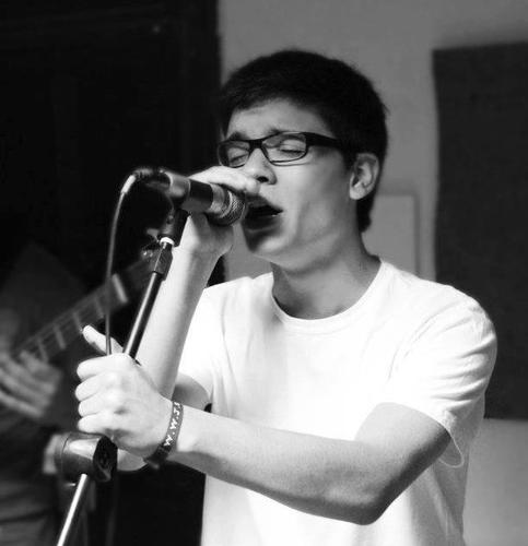Musico,DeMolay, Estudante,futuro promotor ,Staff,goleiro de handball, Palmense, locutor da Radio DeMolay Brasil e SUPER fã da banda @CPM22