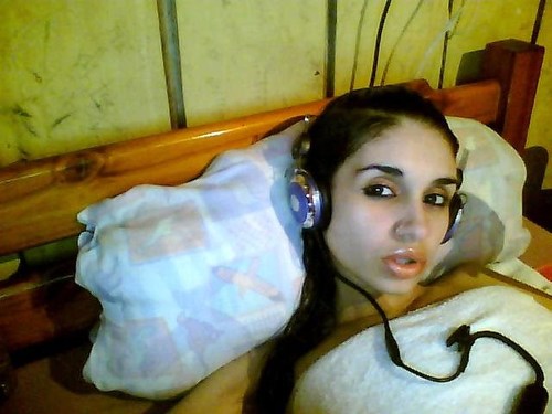 extrovertida,mais as vezes bravinha lol.