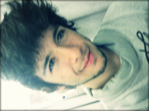 girl,look me,your smile is perfect,perfect to me...
