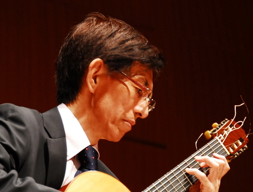 クラシックギタリスト・洗足学園音楽大学名誉教授・横須賀にてギター教室を主宰