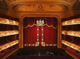 Producción y Regiduría de teatro.                                                                 Intentando vivir de y (por qué no) en el teatro.