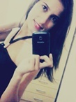 15, Sagitariana, stressada, pessimista as vezes, um pouco fria, preguiçosa, feia,  odeio mentiras,  amo internet, comer e dormir :) vish'