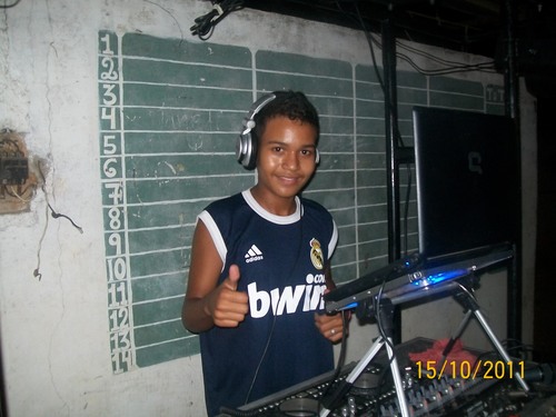 El Dj.Novato(Interactiivo) Randy Alvarado Con Solo Las Mejores Mezclaz Para Todo El Mundo.. xD