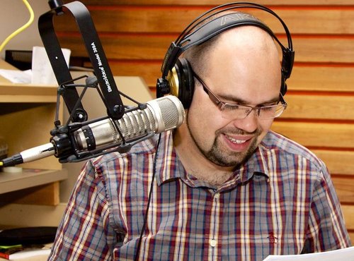 @1065MountainFM mornings. Banff/Canmore wedding DJ. @CanmoreEagles1 PA guy. Dad. Improv junkie. Current events lover. Skier. Gamer. Nerd. Views are mine