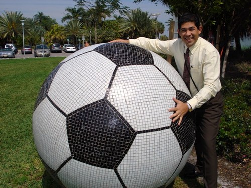 fecisca's profile picture. Felix Cisneros, Abogado y Notario, periodista. Estudiante Fulbright, graduado de la Universidad de Wisconsin, Eau Claire. Master en Derecho Empresarial y TICs.