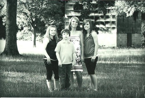 I am a daughter of THE MOST HIGH GOD!! I'm a mom to 3 wonderful kids ..I love Jesus with all my heart..Loving Life :)