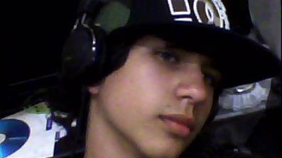 Filósofo, escritor y dibujante de mangas, gran vercero, baterista, kpoper, doramero, otaku, skater, traceur, poeta y escritor literario.