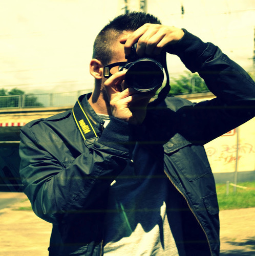Ich bin leidenschaftlicher Hobby-Fotograf :) http://t.co/3aij9XnR