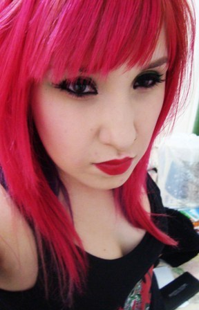 luna (dog), my parents, Graphic Designer,red,  black, purple, smile,  LINKIN PARK, 2ne1, big bang, Friends,Yoshikatsu, Matanza, coke,
piercing, color hair.