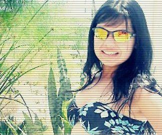 @kris_Pimentinha @___Bibiis @Larissa_Zicka  minhas ♥ --
     Fiilha tte amo !
Namorada do Lucas #