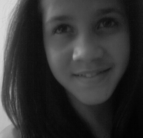 ooi , sou chata , boba , romântica, dramática, burra, e bem ciumenta , bjs ;*