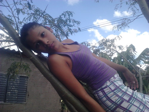 Tenho 14 anos  adoro fotos sair nem falo viajar entao amo minhas trutas maninhas qeu amo muito muitos festas proibidas!