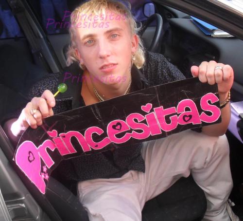 Princesitas_p's profile picture. {11 de junio del 2011-2012-2013} Somos @MayraCarp @adeantoo @melaniehuelmo @soltamburino