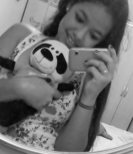 ..Princesinha imperfeita que sonha e faz seu sonhos virar realidade, Ciumenta, Meiga, Amiga, Orgulhosa, Sincera e Boazinha até você me mexer com quem eu AMO ♥..