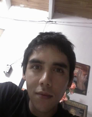 Estudiante en la Preparatoria Mexicana, me gusta la tocar la guitarra y coleccionista de momentos.