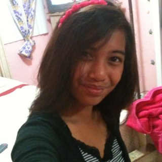 Hello My name is Andrea, I Lovee music and dont 4get- I follow back!! Luv yuh. ^•^