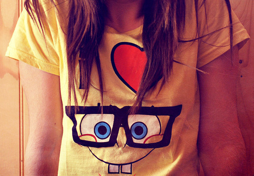 :~ αquelα que todos αchαum os piores defeitos,
mαs que continuα vivendo
porque sαo os defeitos que lhe tornαum diferente (³)
dαs perfeitinhαs c: ♥