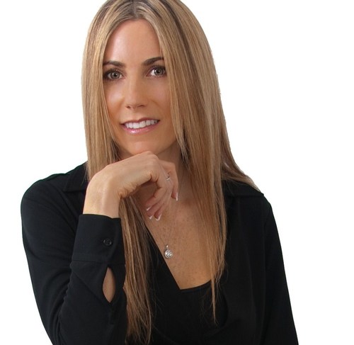 A Nationally Recognized Relationship Expert, Relationship & Life Coach, Self-Help Author, Media Expert & Host.