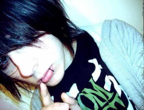 im bi.follow my bestie @bryanstarsbitch ~(^.^)~@secretfe NO TOUCHY! ill fucking cut you if you do^~^ I LOVE MY BESTIES ^~^