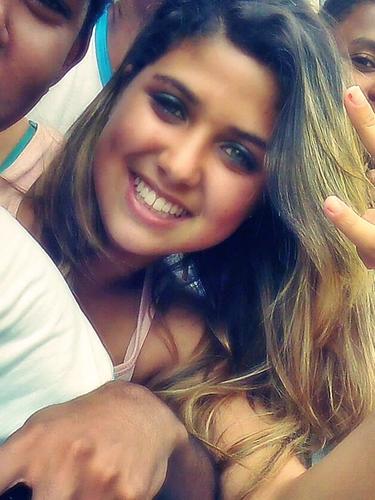 Não sou perfeita, tenho vários defeitos, porém são eles que me fazem ser única!
http://t.co/T7tKKblC1G