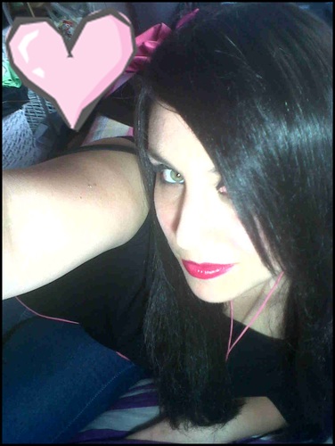 soy sencilla cariñosa noble sincera y sensible pero tengo mal genio aveces