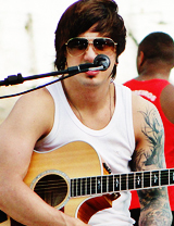 Não sou um FC,Sou apenas a @Gaabi_NXZero,e então decidi fazer esse Twitter para me comunicar melhor com nós Lokas por Leandro Rocha.Ok? Since:20/02/2011