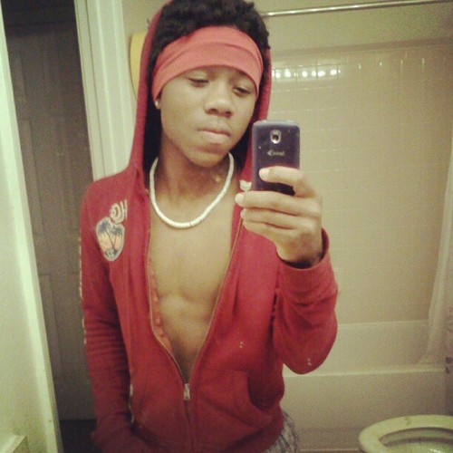 u know me or not follow me i follow u back ,#fwm,,,