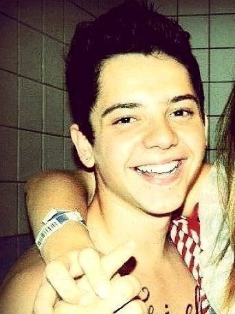Aqui só existe o bem. Se você me desja o mal, eu te desejo amor.