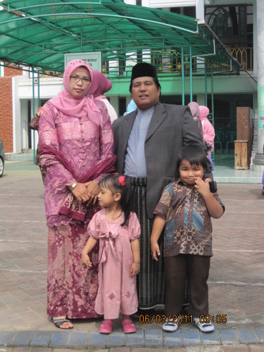 Dosen dari mahasiswa FEB UB Malang...
Amma dari Akmal Kavin Abdah dan Ahluna Aisha Dzun Nurain...
Semoga bisa menjadi Mar'atus Sholiha seutuhnya...