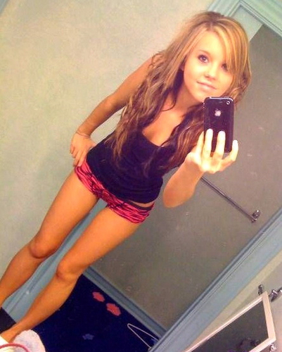 Follow me i follow back !! you have one life do what you want, say what you want and live free :)