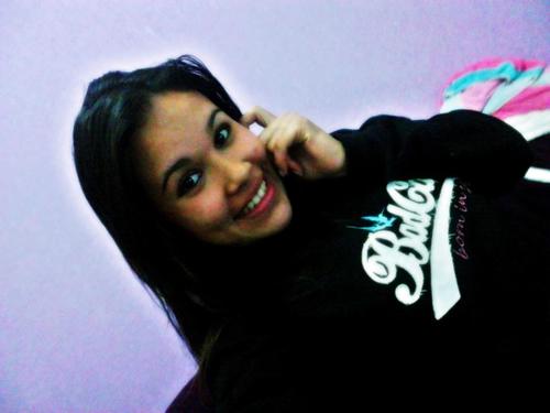 　☆　Mais ela é toda toda, ela é toda toda,
Toooooooda top, toda linda, leve e solta ♪　